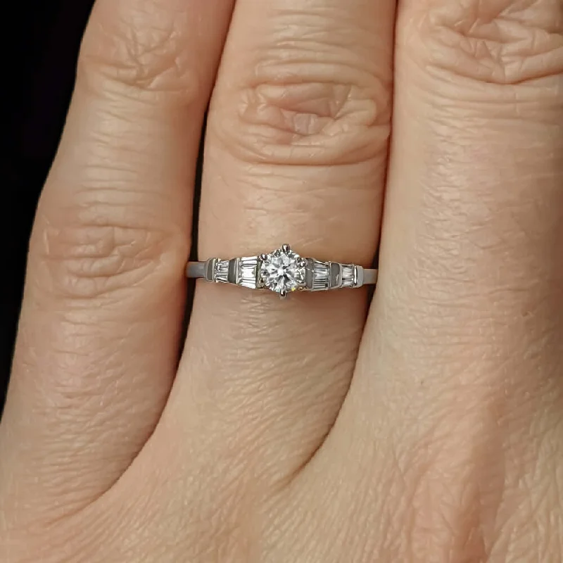 1/2CT ROUND DIAMOND ENGAGEMENT RING G VS CENTER 18K WHITE GOLD BAGUETTE COCKTAIL