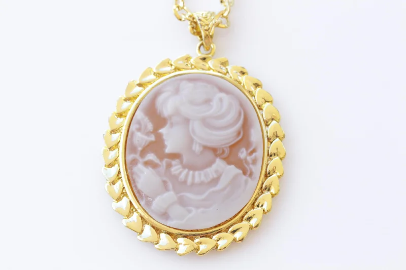 CAMEO NECKLACE