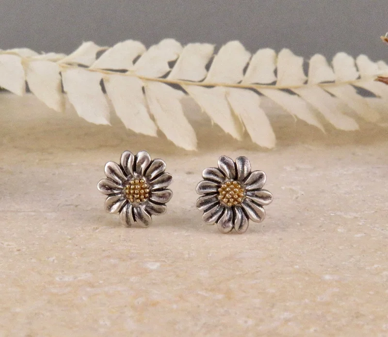 Daisy Post Earrings - Small